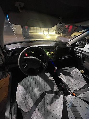 Volkswagen: Volkswagen Golf: 1994 г., 2 л, Механика, Бензин — 3