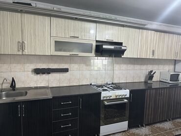 ашкана гарнитур бу: Срочна ‼️Кухонный гарнитур, + печка + вытяжка + ножи+ за всё просим