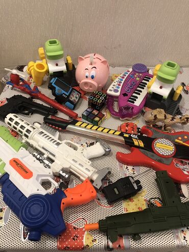 Oyuncaqlar: Hamisi bir yerde-8 m.tecili satilir,oyuncaqlar ishlemirler — 7