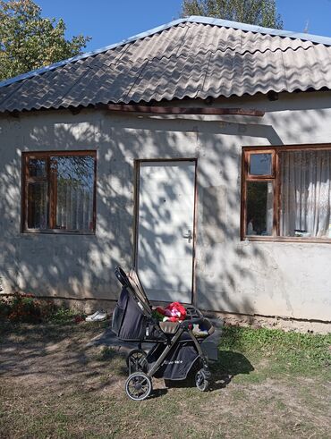 продаю дом бишкек маевка: Дом с двускатной крышей (шифер), оштукатуренными фасадами с