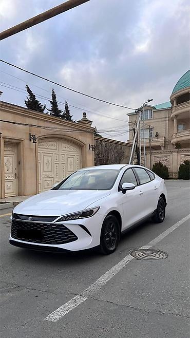 byd diskleri: BYD Qin Plus DM-i sedan - Geniş radiator barmaqlığı və nazik LED ön — 5