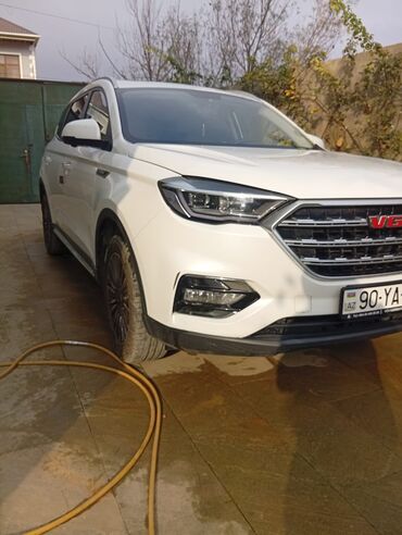 Digər Avtomobillər: VGV ağ rəngli şəhər krossoveri Xüsusiyyətlər: - Geniş xrom radiator — 4