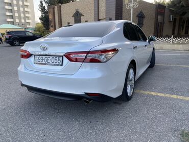 Toyota: Toyota Camry: 2.5 l | 2019 il Sedan — 3