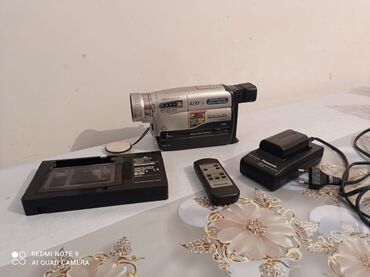 canon 80 d: Videokamera Panasonik RZ10. Adapter.batareya, videokaseti və,s, tam