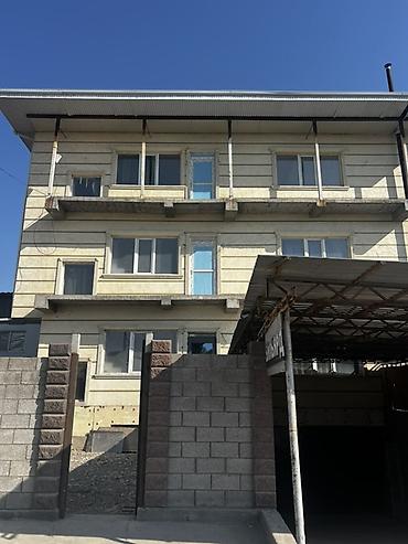 двух этажные квартиры: Трёхэтажное здание с отдельной ограждённой территорией сдаю квартиру — 2