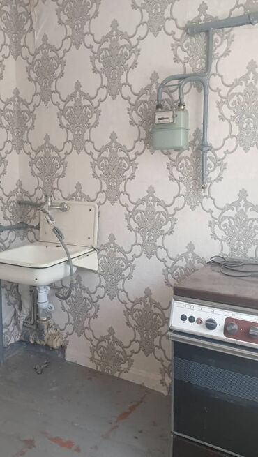 ош квартира арзан: 1 бөлмө, 32 кв. м, Хрущевка, 3 кабат, Эски ремонт