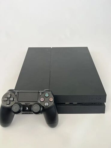 playstation 4 за 20000: Продается PS 4 fat, 500 гб, еще не прошитая. В комплекте один жестик и