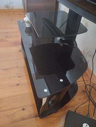 alcipandan televizor alti: Qara şüşəli TV stendi – metal karkaslı, kabel gizlətmə kanallı - Üç — 3