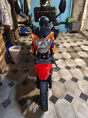 Motosikletlər: Salam moto ideal veziyyetdedir herbirseyi isleyir kredit barter asagi — 2