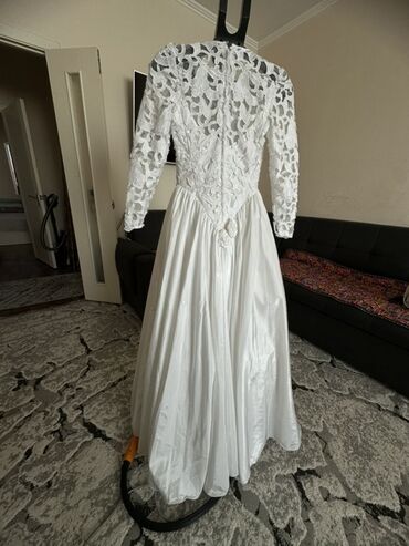 Свадебные платья: Свадебное платье, Пышная модель, цвет - Белый, Рукава: Кружевные, Со шлейфом — 8