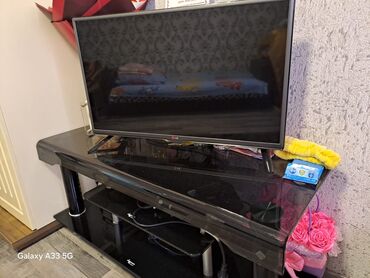 Lg tv ve tv altligi birlikde 200 azn. Sade. 82 ekran. Unvan masazir