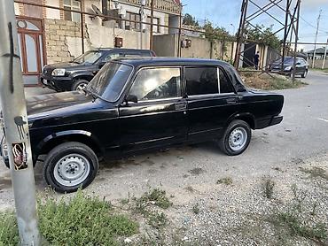 VAZ (LADA): VAZ 2107, qara rəng, sedan kuzov. Texniki xüsusiyyətlər: - Benzin — 6