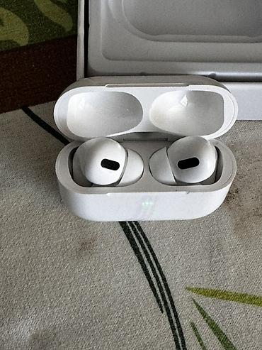 bluetooth qulağlığ: Tezedi hec istifade olunmuyub Simsiz qulaqcıq – ağ rəng, şarj qabı ilə — 1