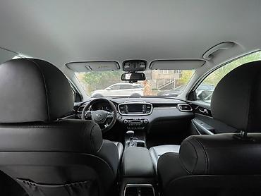 Kia Sorento – просторный 5‑местный кроссовер с кожаным салоном и