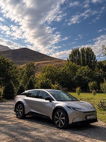 авто прод: Toyota bZ5: 2026 г., Электромобиль, Лифтбек — 2