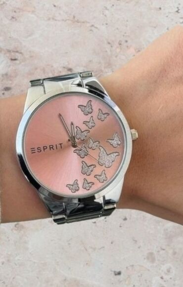 esprit sat: Divan Esprit u boji srebra. Kućište je prečnika 40 mm. Narukvica je