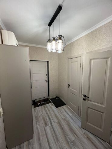 лучшие агентства недвижимости бишкек: 1 комната, 39 м², Индивидуалка, 2 этаж, Евроремонт