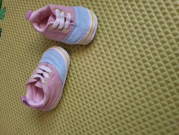duboke cizme na pertlanje: Adidas, Veličina - 19