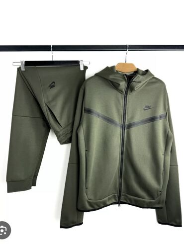 форма криштиану роналду: Спортивка Nike 
L размер 
Новая 
3000