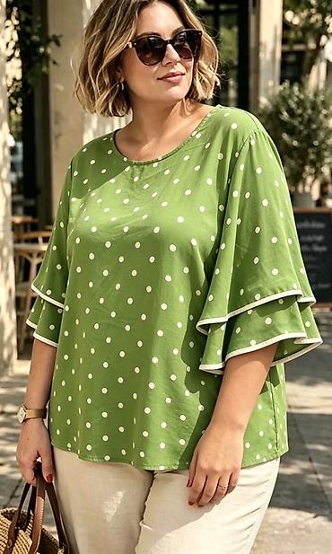 bele bluze: Ženska bluza sa tufnama – model sa karner rukavima
2000
Din
Do xxl — 2