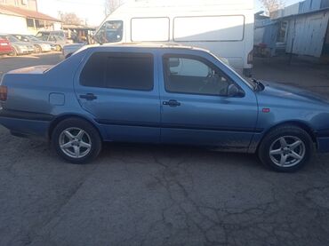 Volkswagen: Volkswagen Vento: 1992 г., 1.8 л, Механика, Бензин