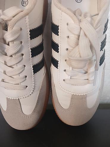 celika: Adidas Samba patike – klasičan model - Boja: bela osnova sa crnim — 2