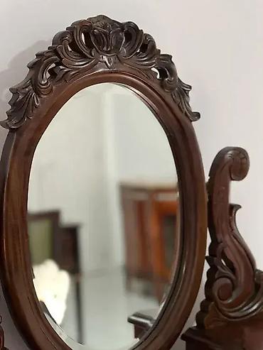 50cm: Toaletni sto / sminkernica Dobro stanje sirina 101 cm dubina 41.5 cm — 2