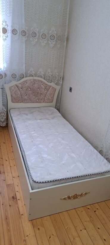 Uşaq masaları: 1 ədəd çarpayı satılır 130₼. Yaxşı vəziyyətdədir. Matrası var.Ünvan