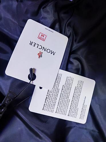 Пуховики и зимние куртки: Пуховик Moncler, темно-синий/черный цвет. есть затяжка на капюшоне и с — 8