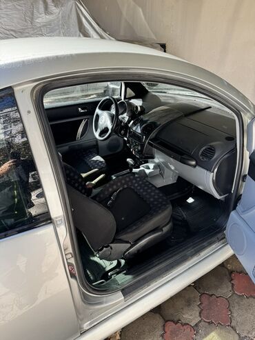 Volkswagen: Volkswagen New Beetle: 2000 г., 2 л, Автомат, Бензин, Хэтчбэк — 5