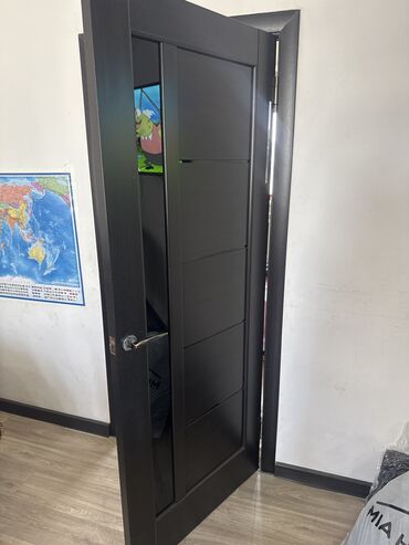 продаю двери бу: Межкомнатная дверь со стеклом, Дерево, Двустворчатая, Российская, цвет - Черный, 200 * x 80 см, Б/у