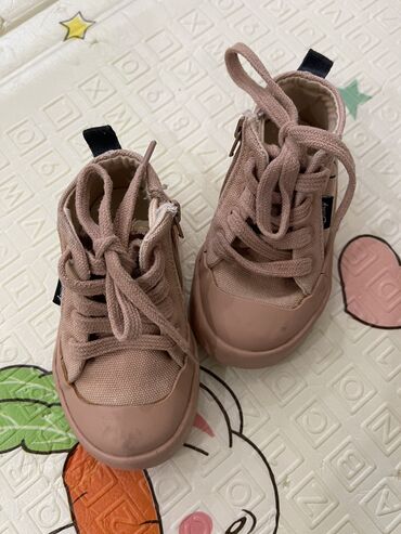 детская обувь оригинал: Кеды Zara (оригинал) детские, размер 20 одевали один раз