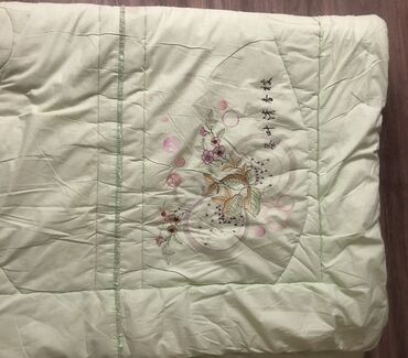 постельное белье kenzo: Одеяло двухспалка, хорошего качества, просто надо отдать в химчистку