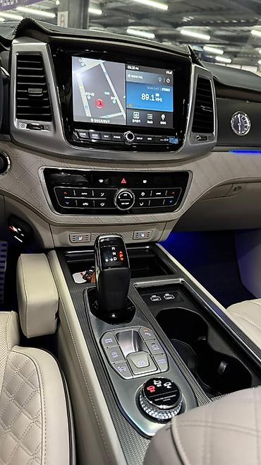 Другие детали кузова: Внедорожник (белый кузов, белый элементы) Ключевые особенности: - — 24