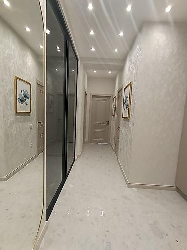 Mənzillərin satışı: 3 otaqlı, Yeni tikili, m. 8 Noyabr, 89 kv. m — 1