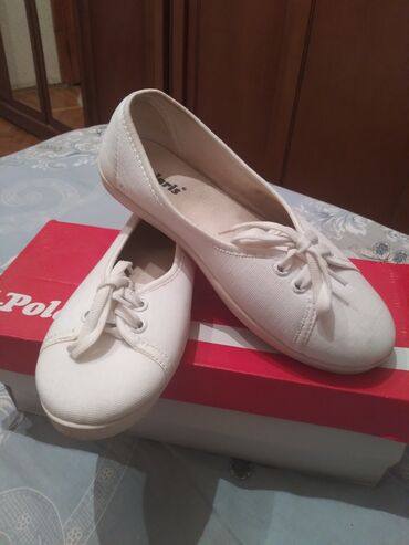 qadınlar üçün hündür ketlər converse: Балетки, Размер: 36, цвет - Белый, Б/у