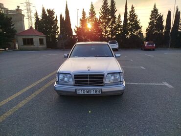 Mercedes-Benz: Mercedes-Benz 220: 2.2 l | 1994 il Sedan