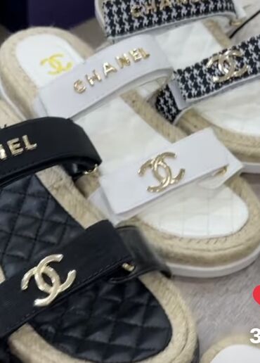 Босоножки, сандалии, шлепанцы: Продаю новые шлёпки Chanel, размер 40, на липучках сверху