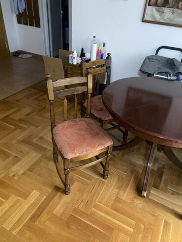 trpezarijske vitrine i komode: Prodajem sav namestaj sa oglasla za 20000rsd, 6 stolica, 1 sto, mali