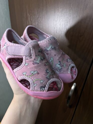 Детская обувь: Продам тапочки на резиновой подошве В садик или по дому бегать 27