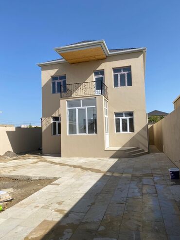 maşın evlər: Hövsanda 3.3 sotda 2 mertebelı 6 daş üzerinde heyet evi satılır. Bu