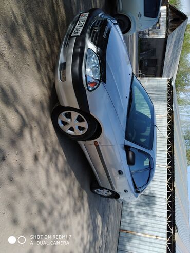 продаю спринтер дубил кабина: Toyota Avensis: 2000 г., 2 л, Механика, Бензин, Хэтчбэк