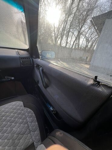 Volkswagen: Volkswagen Passat: 1988 г., 1.8 л, Механика, Бензин, Седан — 9