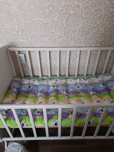 Детские кровати: Продам детский манеж, в отличном состоянии, ребенок почти не лежал