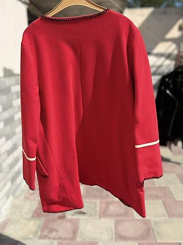 Dəstlər, kostyumlar: Qadın üst geyimləri dəsti 1) Qara qısa jaket - Model: asimmetrik ön — 15