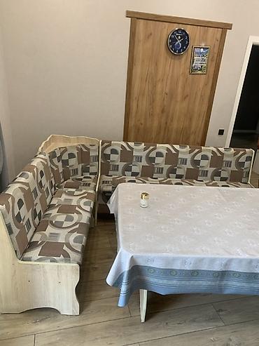 кормящий стол: Кухонный мягкий уголок, Б/у, ЛДСП, цвет - Коричневый — 1