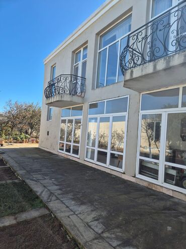 Həyət evləri və villaların satışı: Novxanıda, Görədil dəmir yolu stansiyasına piyada 10-15 dəqiqəlik — 1