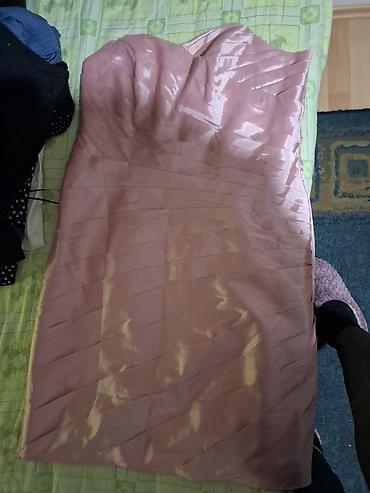 crvene svecane haljine do koljena: Elegantna koktel haljina – roze „blush“ nijansa, sjajni satenski — 3