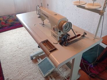 прамой строчка: Швейная машина Typical