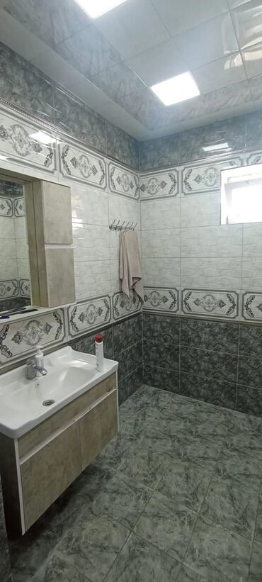 Həyət evləri və villaların satışı: Ev 4 sot torpaqda yerləşir. 3 otaq, 1 qonaq otağı, mətbəx və sanitar — 9